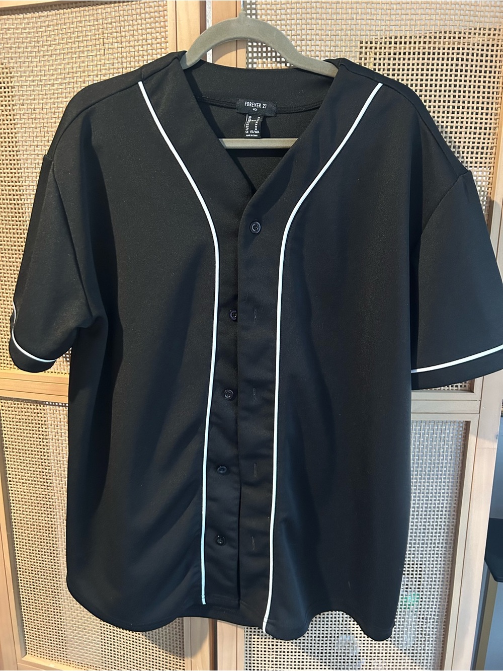 Forever 21 Men Black Baseball Jersey Shirt Size M Streetwear Athleisure